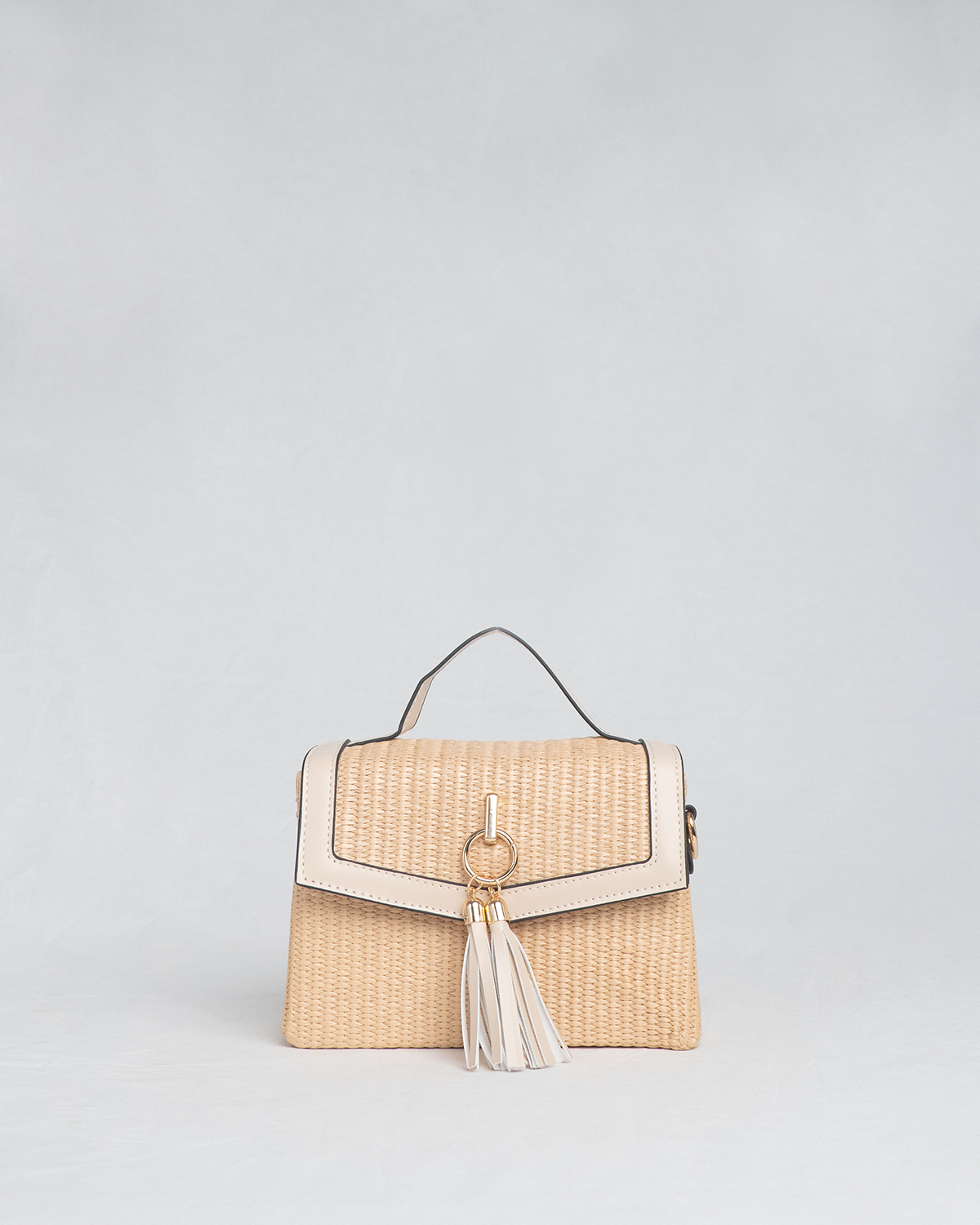 Bolso de rafia estructurado con asa y borlas – Jador Line