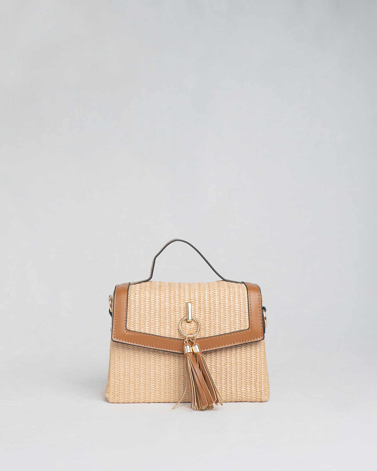 Bolso de rafia estructurado con asa y borlas – Jador Line